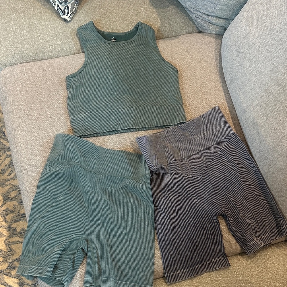 Aura Women's Ribbed Tank and Shorts Set - Green and Gray